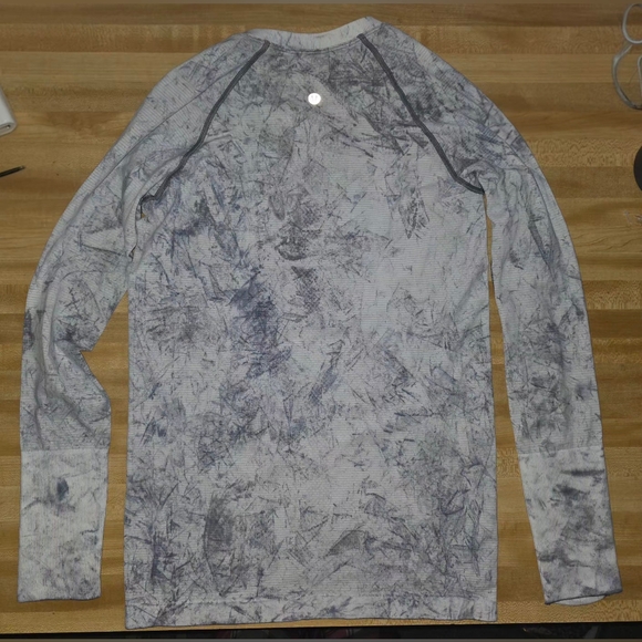 Lululemon Athletica Tie Dyed Patterned Long Sleeve Top (LS21) - Picture 2 of 7